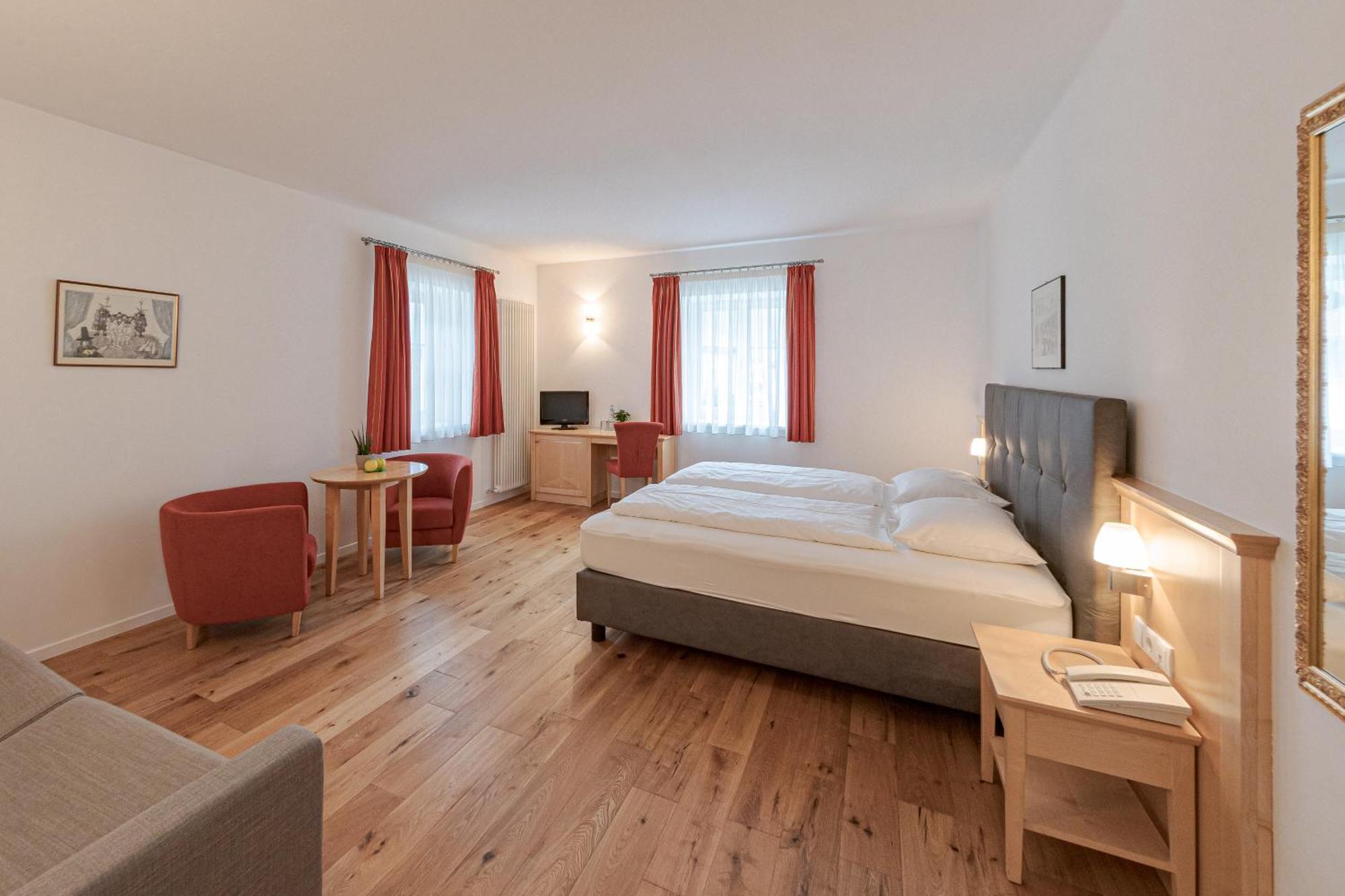 Hotel Teutschhaus Cortina Sulla Strada del Vino Extérieur photo